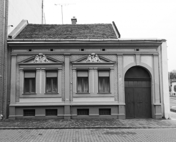 Arany János u. 34.