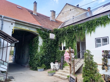 Arany János u. 6. 