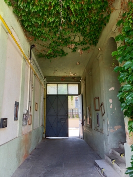 Arany János u. 6. 
