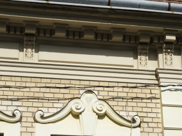 Iskola u. 8.
